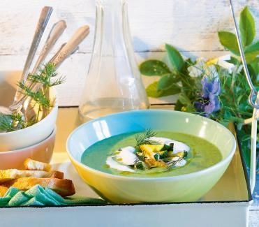 2015-07-gekuehlte-zucchetti-buttermilch-suppe-mit-gebratenen-zucchettistreifen
